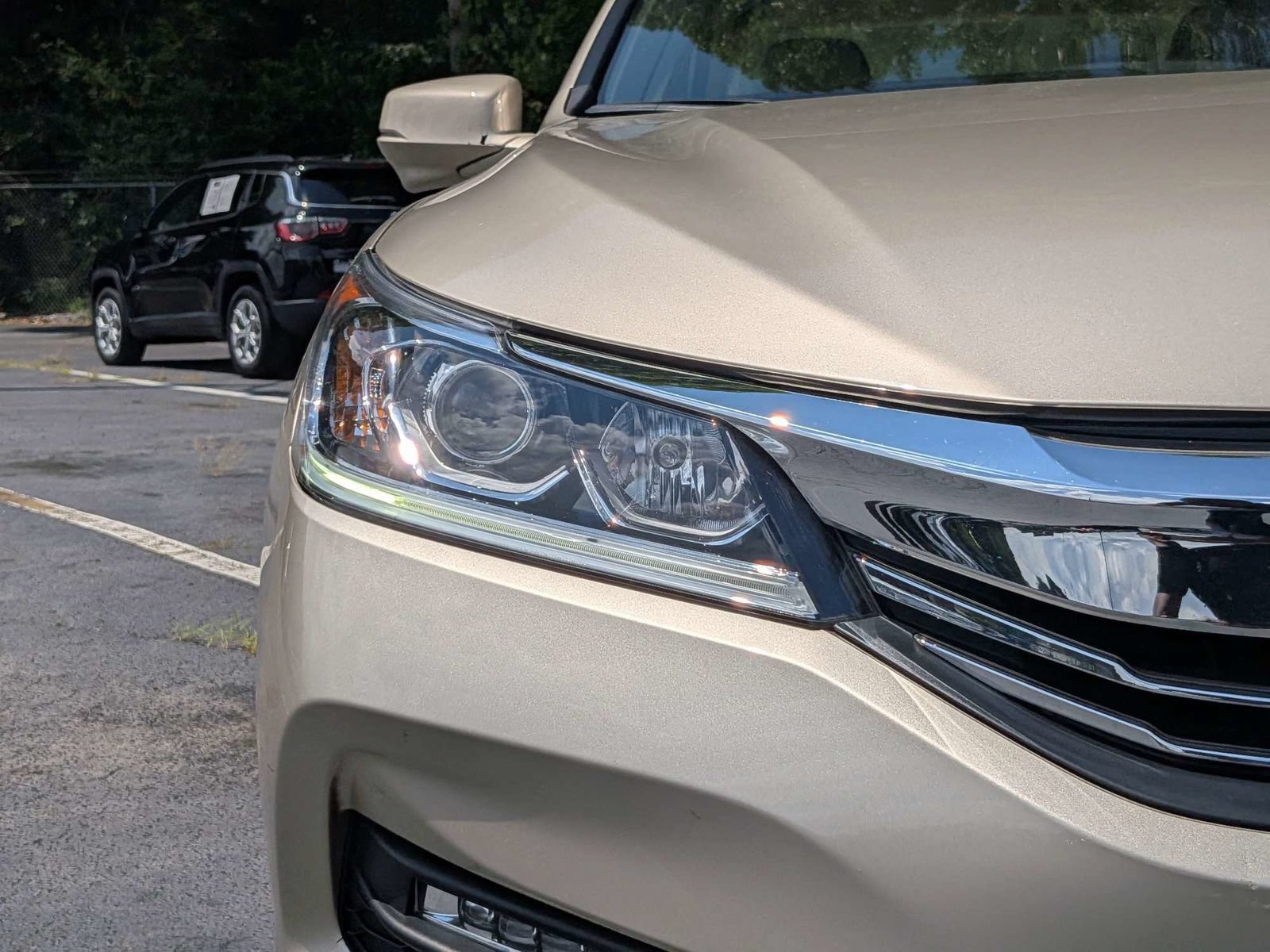 Used 2017 Honda Accord EX-L image 9