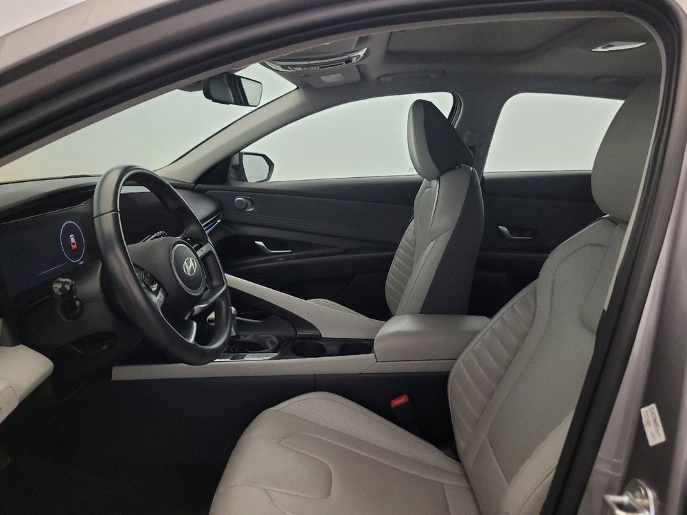 Used 2025 Hyundai Elantra Limited FWD image 17
