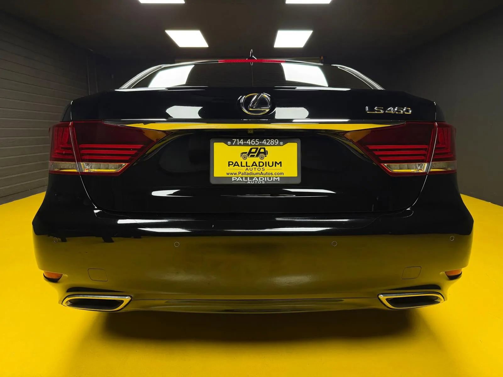 Used 2013 Lexus LS 460 w/ Comfort Pkg image 4