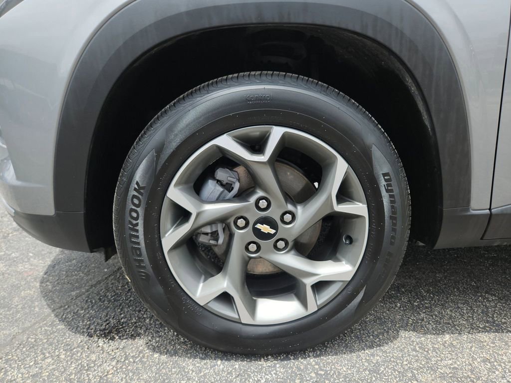 Used 2025 Chevrolet Trax LT w/ LT Convenience Package FWD image 29
