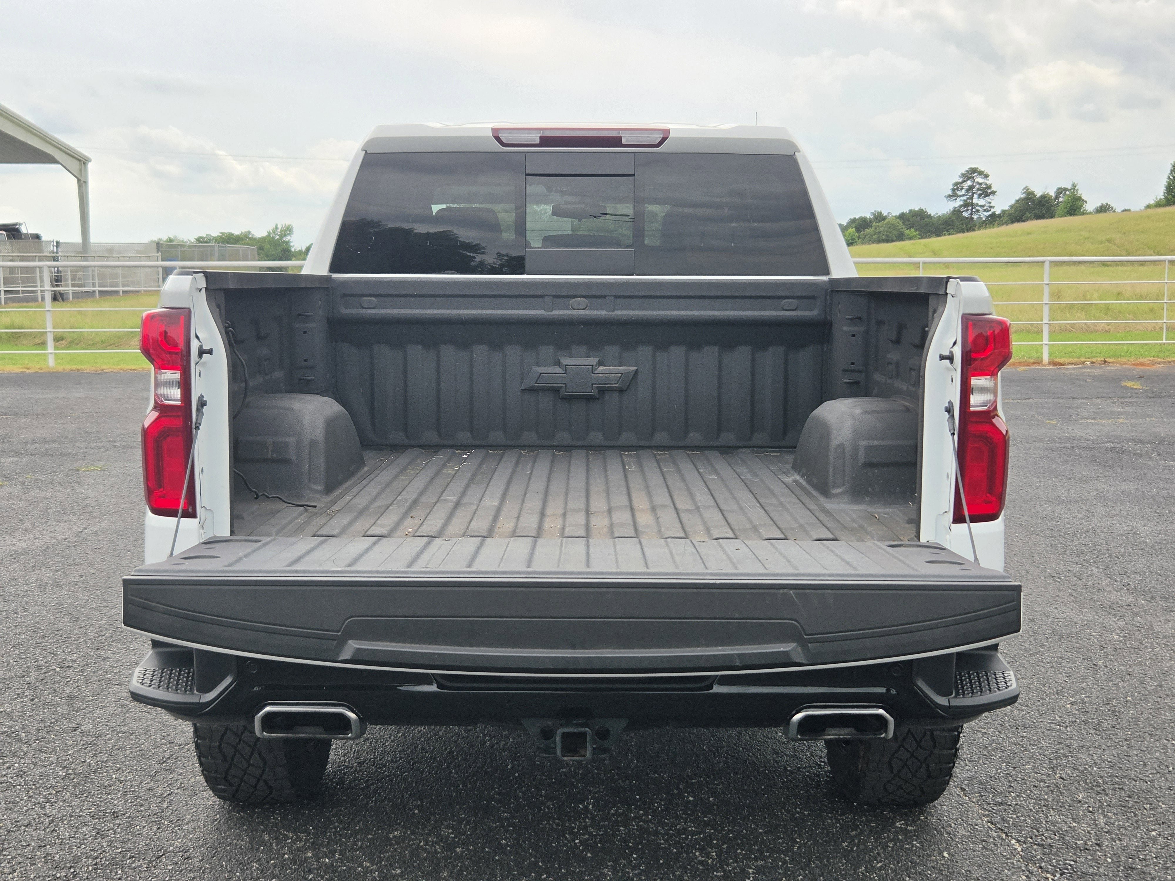 Used 2024 Chevrolet Silverado 1500 LT Trail Boss w/ LT Trail Boss Premium Package AWD/4WD image 11