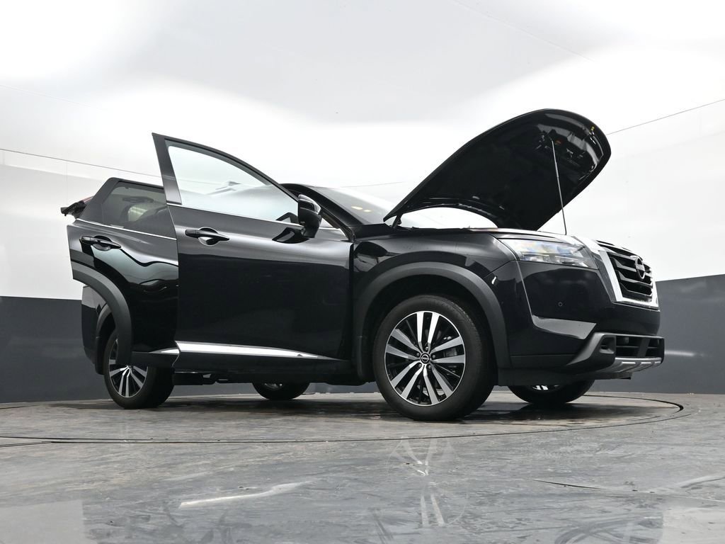 Used 2025 Nissan Pathfinder Platinum image 47
