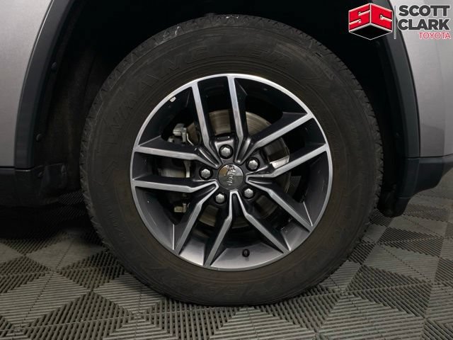 Used 2017 Jeep Grand Cherokee Limited w/ Luxury Group II AWD/4WD image 12