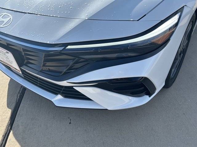 Used 2025 Hyundai Elantra SEL image 4