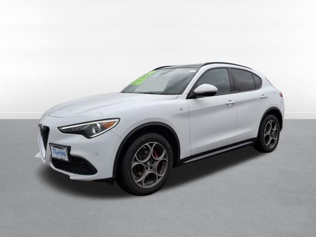 Used 2022 Alfa Romeo Stelvio Ti image 9