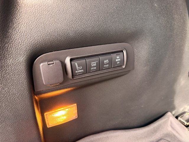 Used 2018 Ford Explorer Sport w/ Equipment Group 401A AWD/4WD image 32