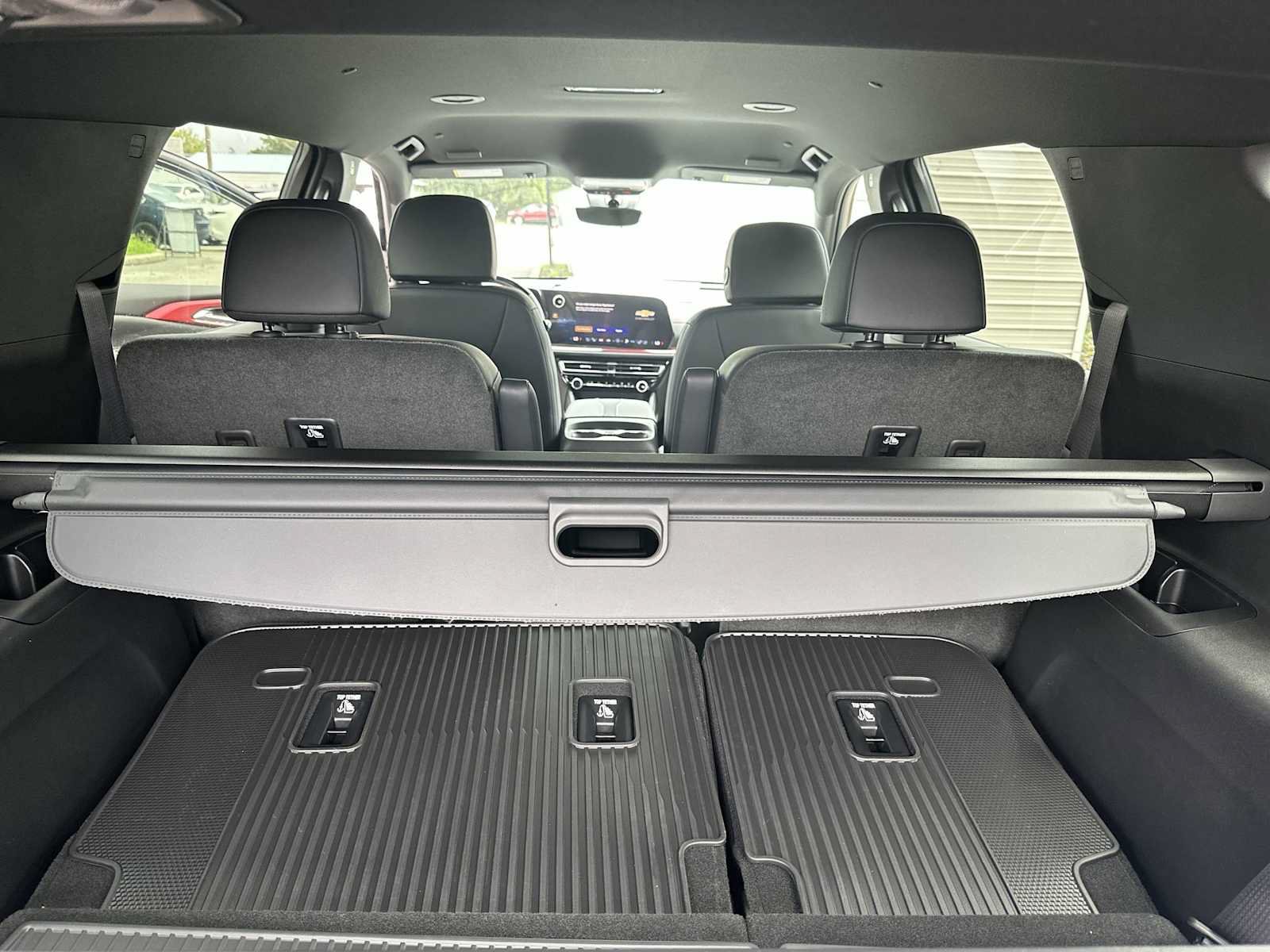 New 2026 Chevrolet Traverse RS w/ LPO, Floor Liner Package FWD image 25