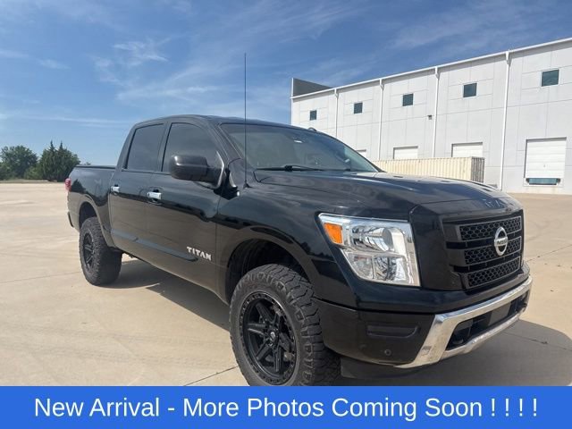 Used 2021 Nissan Titan SV w/ SV Convenience Package AWD/4WD image 3