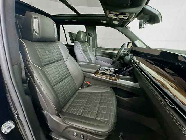 Certified 2025 Cadillac Escalade Sport Platinum w/ LPO, Floor Liner Package AWD/4WD image 30