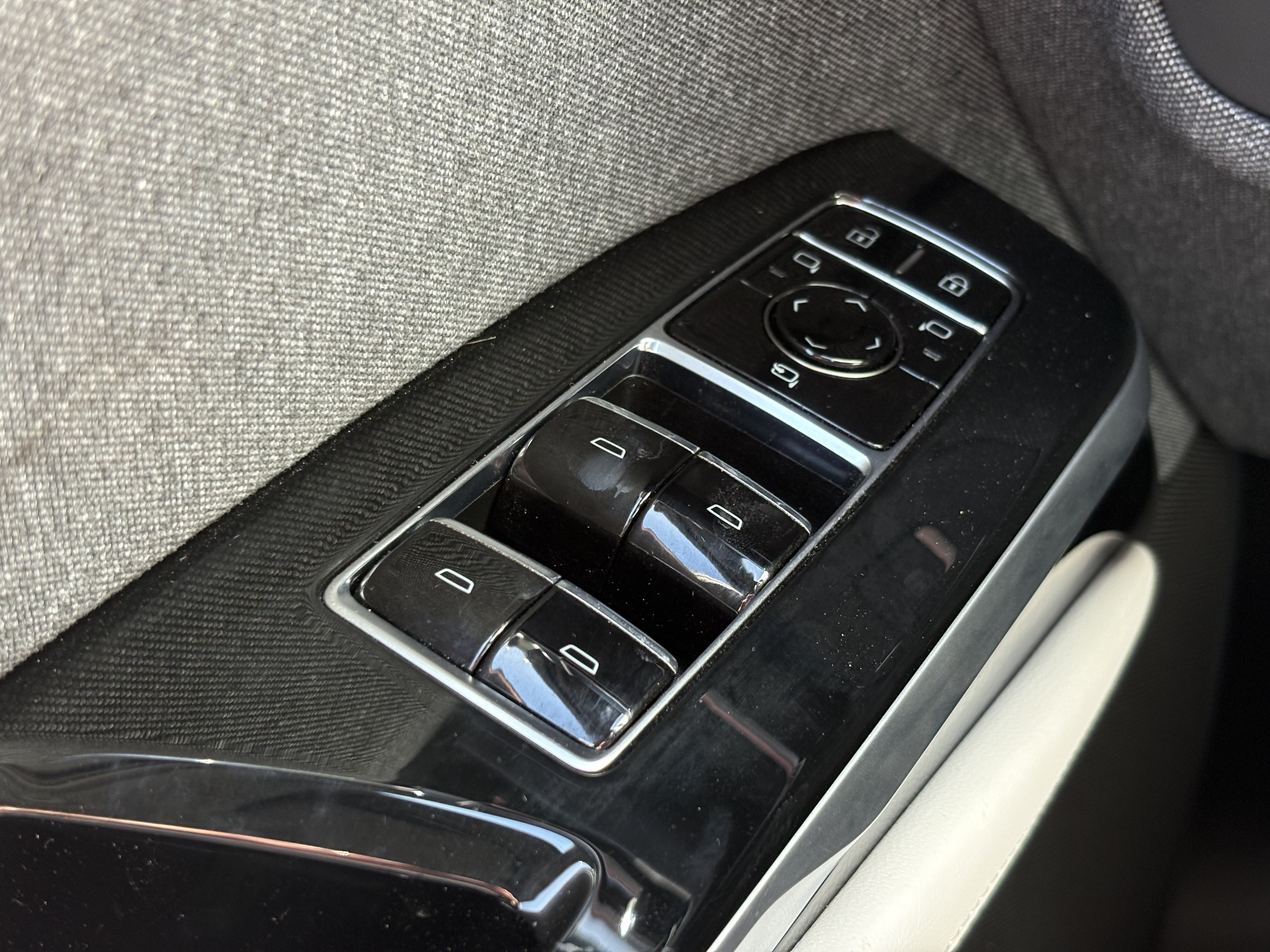 Certified 2025 Cadillac Escalade ESV V AWD/4WD image 31