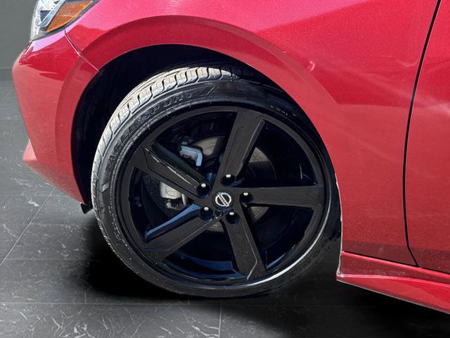 Used 2021 Nissan Sentra SR w/ SR Premium Package image 30