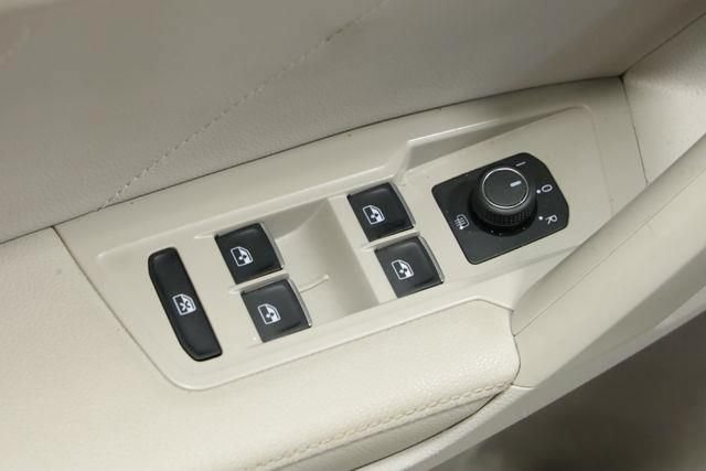 Certified 2023 Volkswagen Tiguan SE FWD image 26