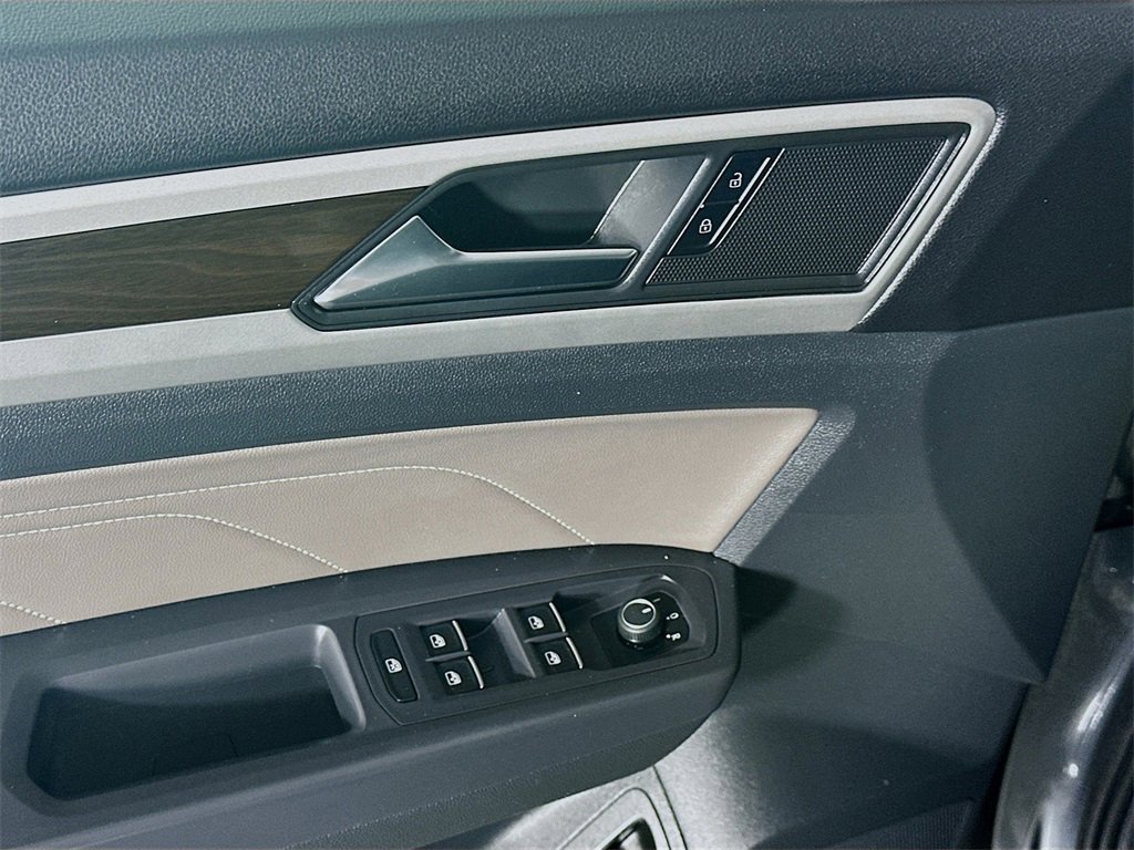 Used 2021 Volkswagen Atlas SE image 24