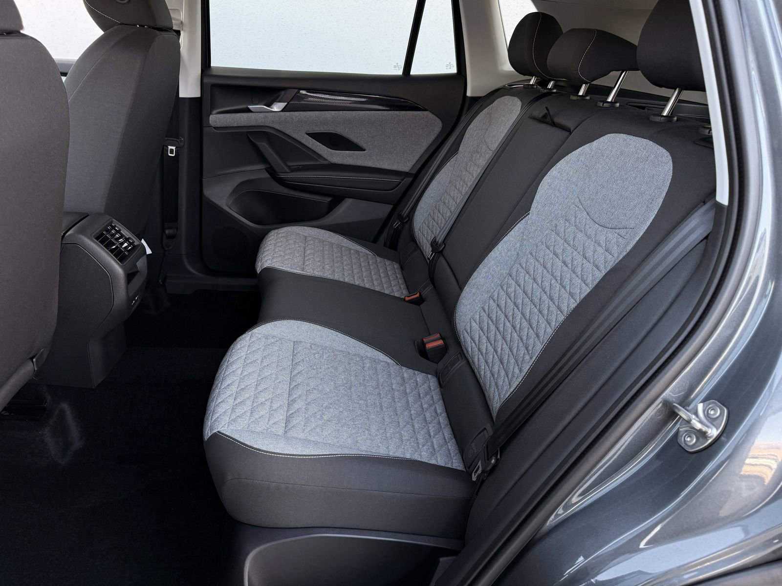 New 2026 Volkswagen Tiguan S FWD image 24