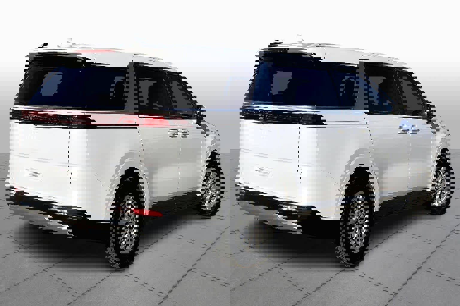 Used 2024 Kia Carnival LX image 11