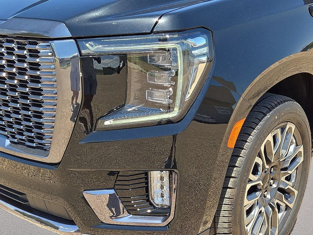 Used 2023 GMC Yukon Denali Ultimate AWD/4WD image 10