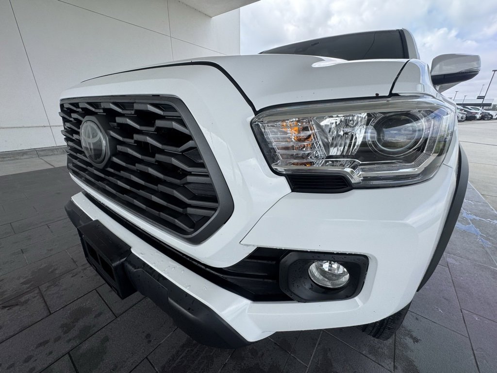 Used 2020 Toyota Tacoma TRD Off-Road image 2