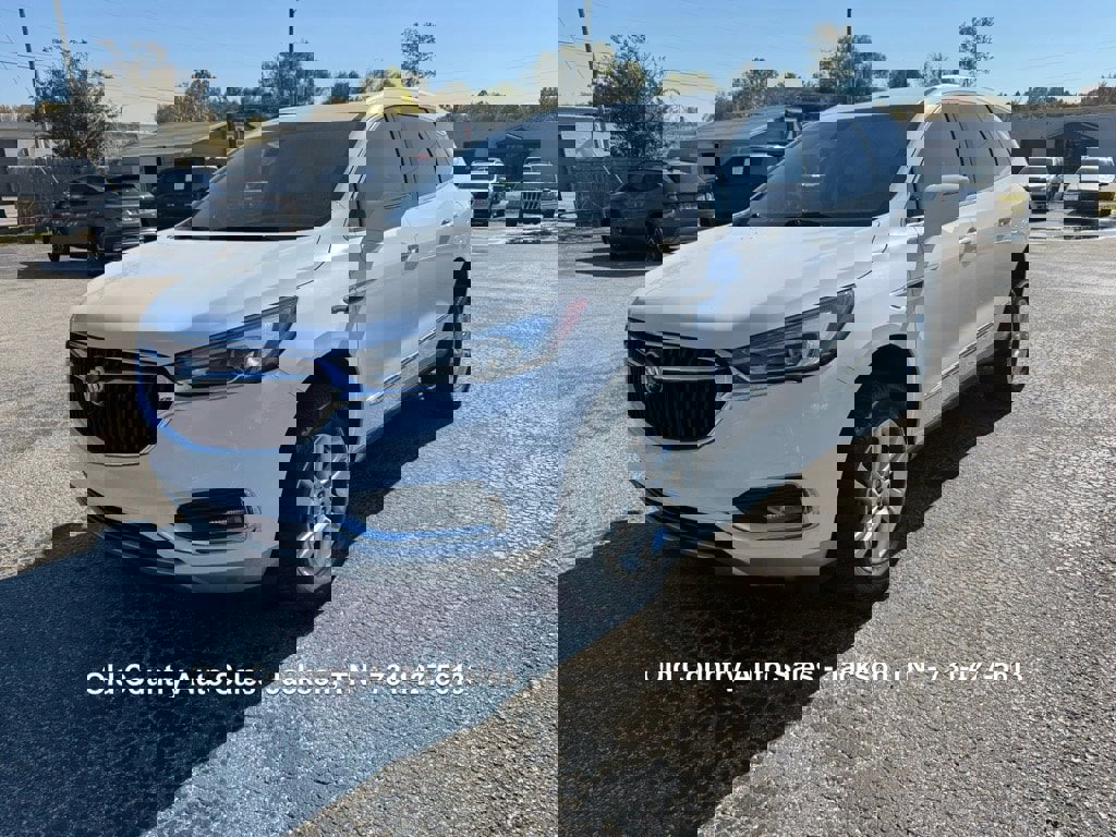 Used 2020 Buick Enclave Essence image 2