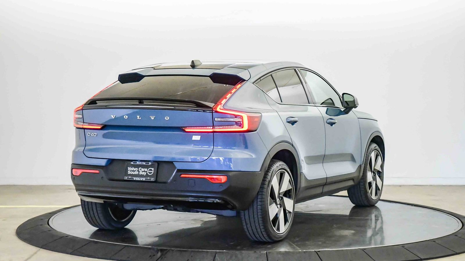 Certified 2023 Volvo C40 P8 Recharge Plus w/ Climate Package AWD/4WD image 5