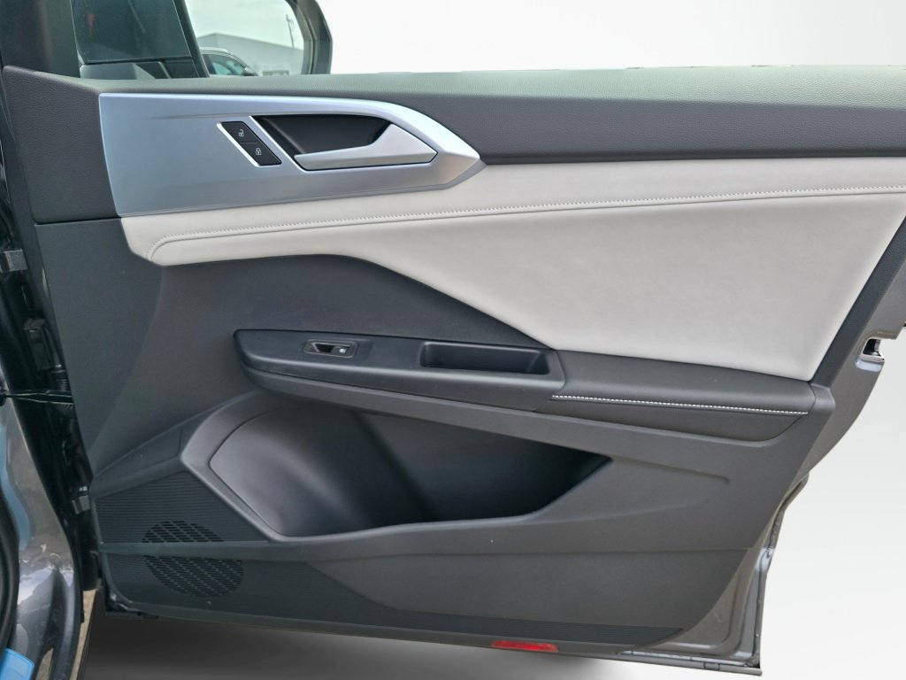 New 2026 Volkswagen Taos SE AWD/4WD image 41