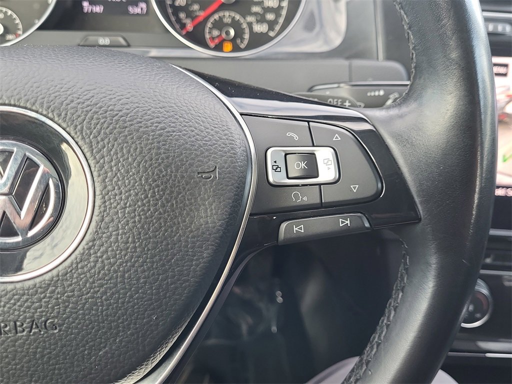 Used 2018 Volkswagen Golf SE image 24