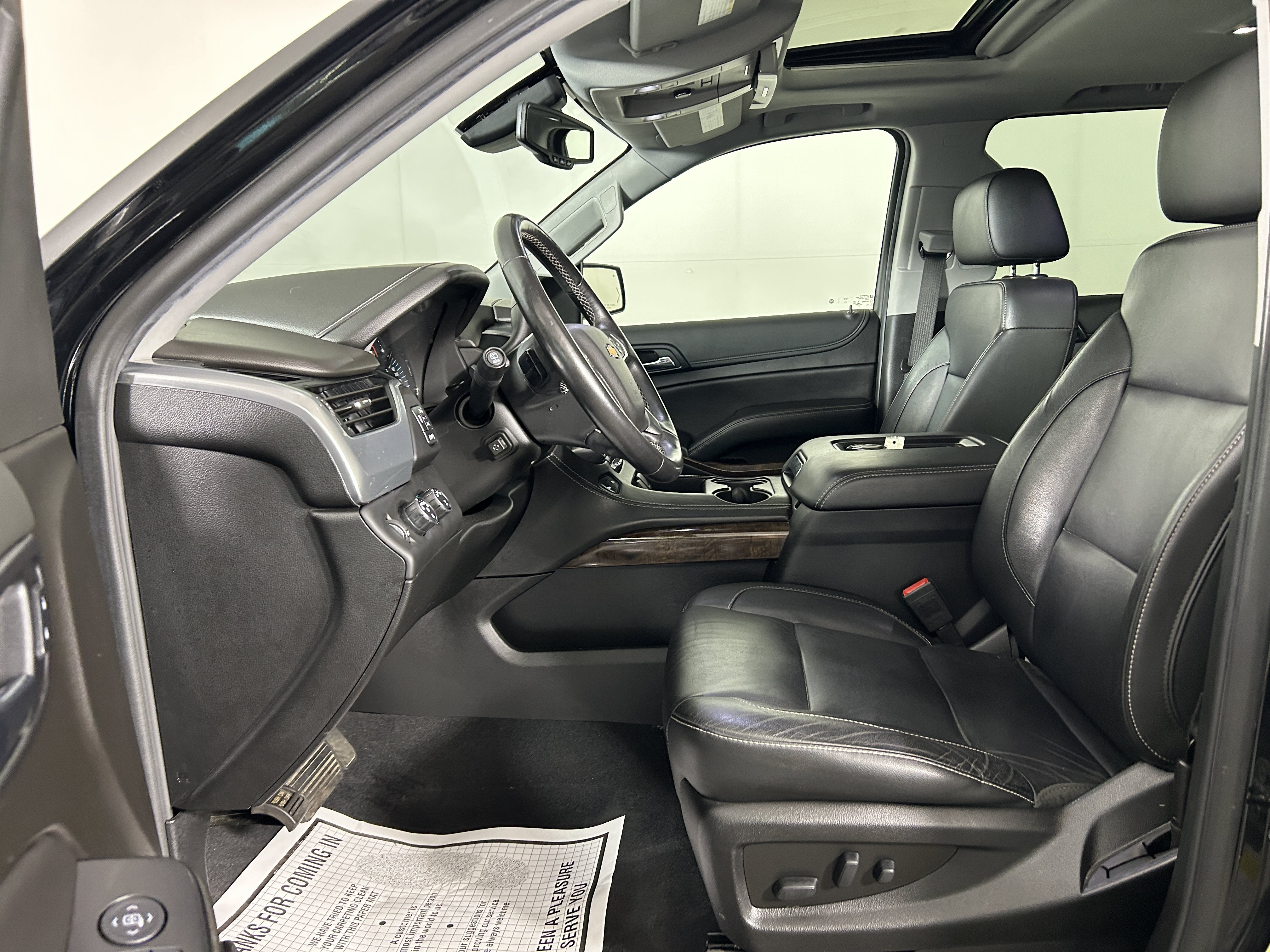 Used 2020 Chevrolet Suburban LT w/ Luxury Package AWD/4WD image 7