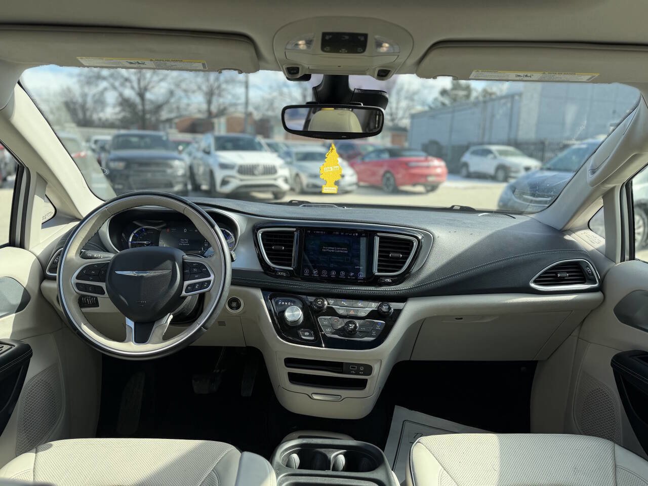Used 2017 Chrysler Pacifica Platinum image 12