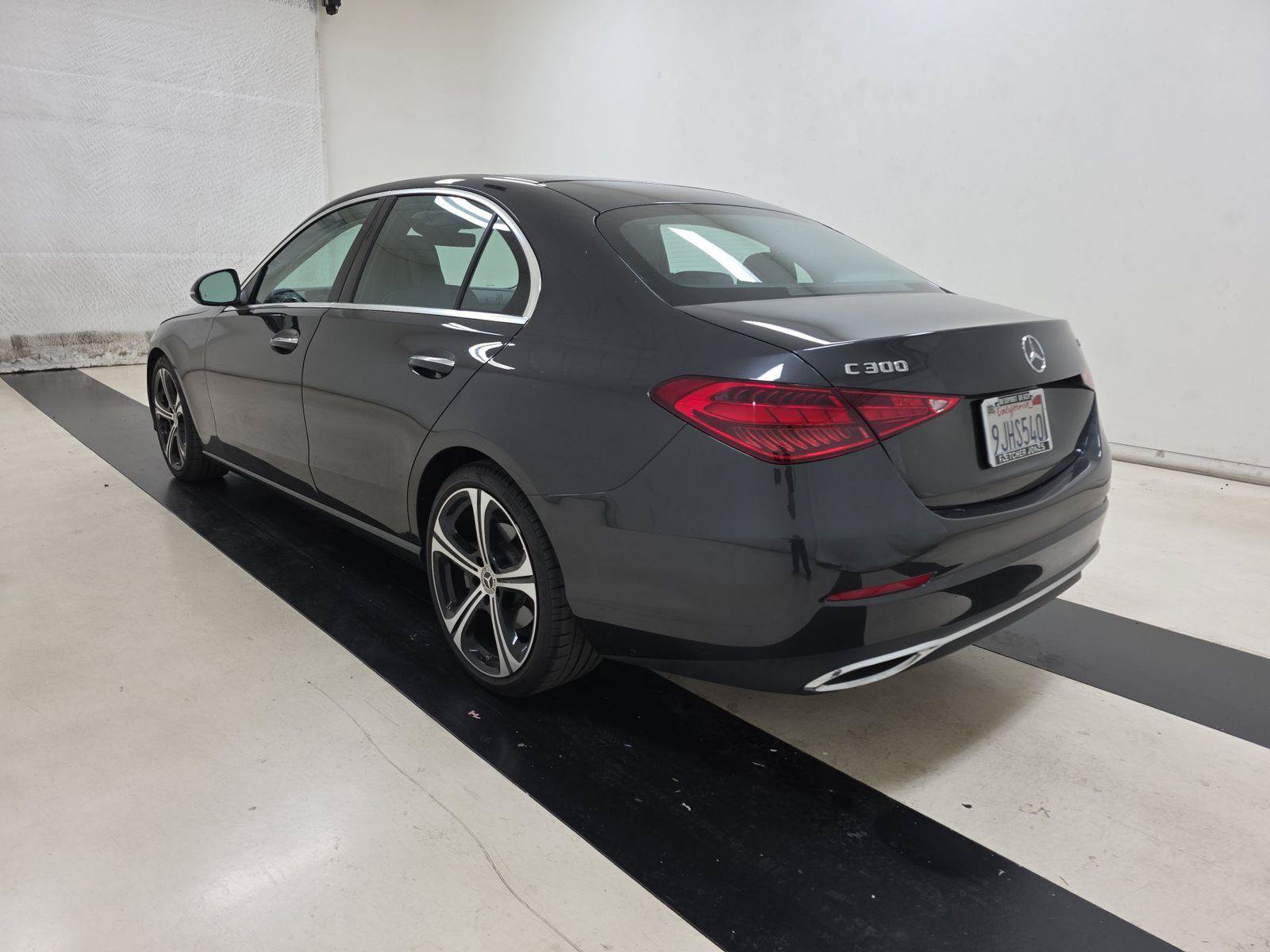 Used 2023 Mercedes-Benz C 300 4MATIC Sedan image 4