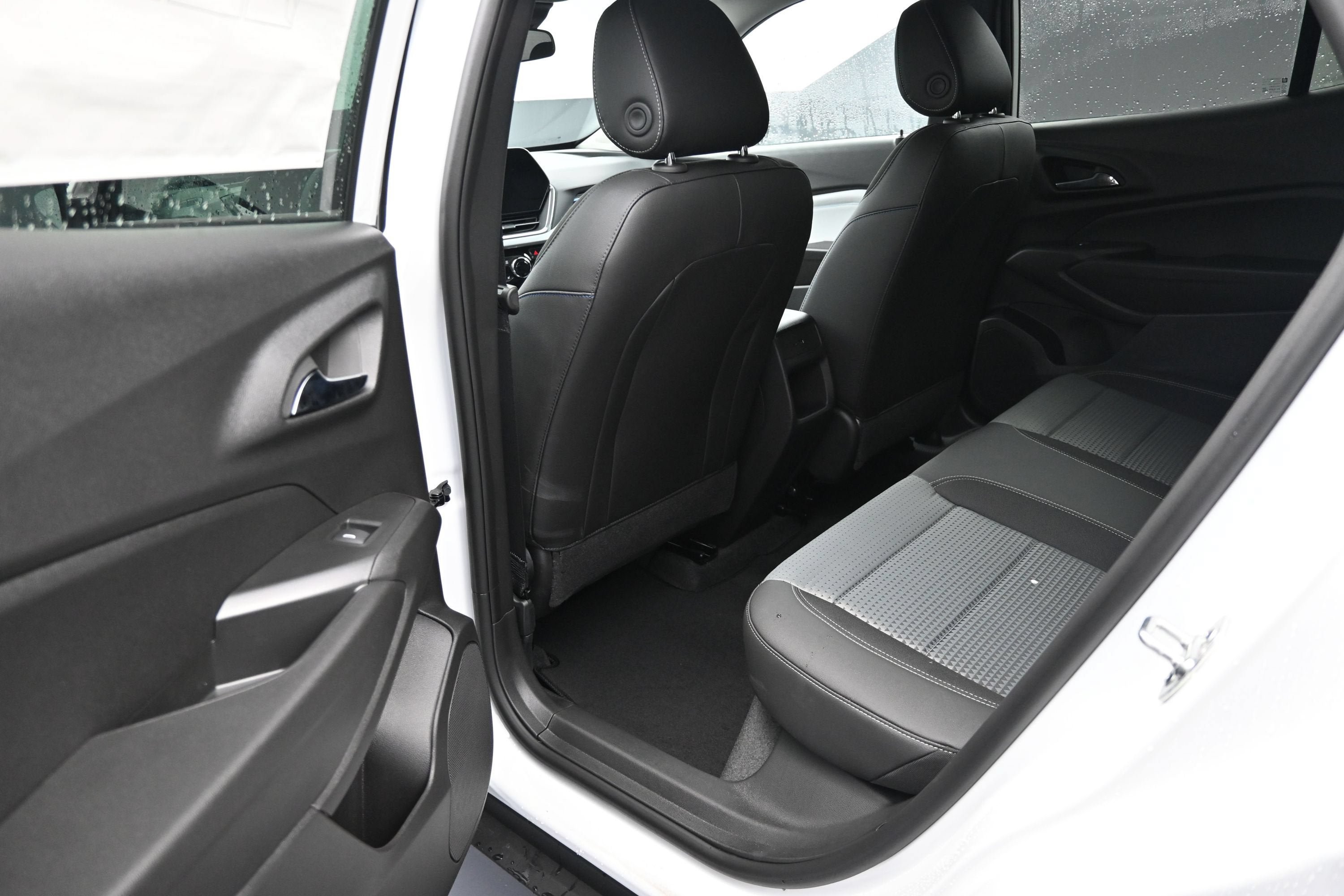 New 2026 Chevrolet Trax LT w/ Driver Confidence Package FWD image 27