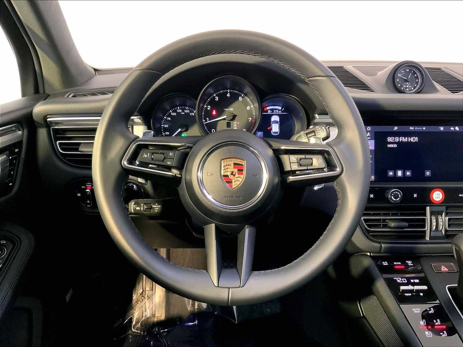 Certified 2025 Porsche Macan AWD/4WD image 15