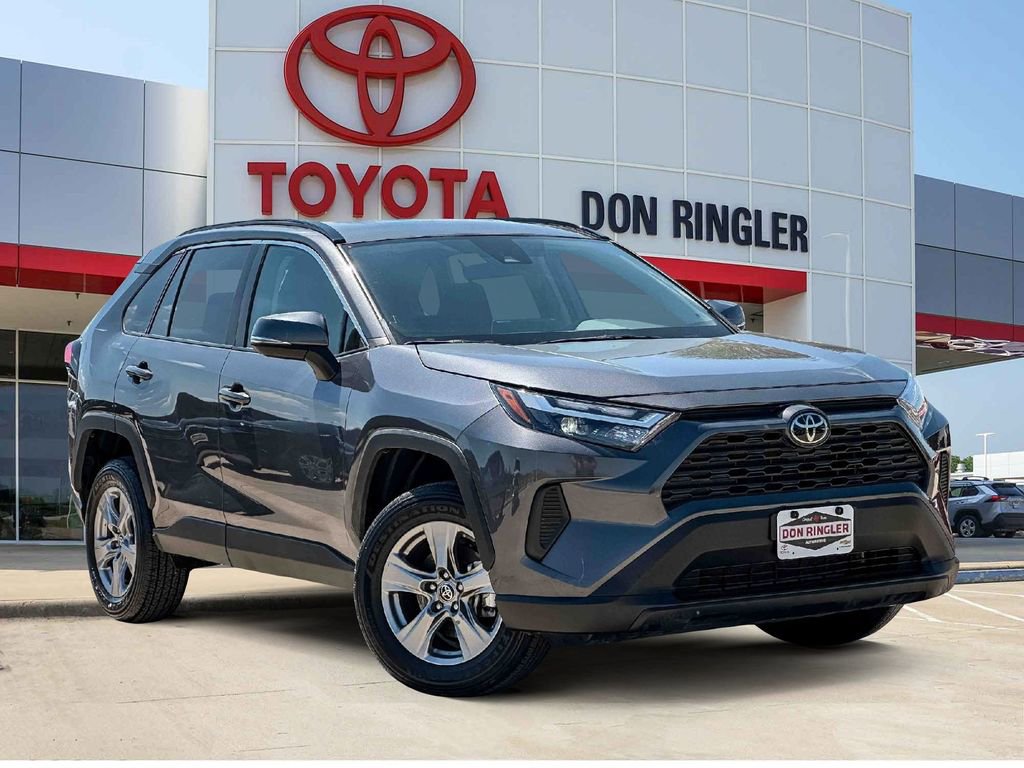 Used 2025 Toyota RAV4 XLE image 1
