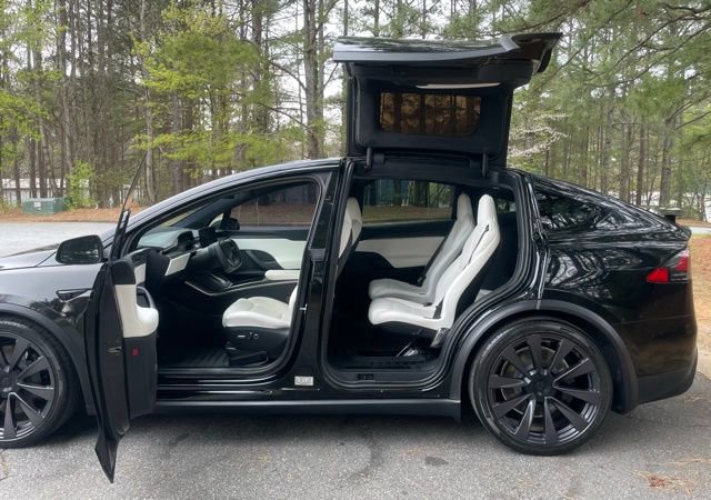 Used 2022 Tesla Model X Plaid image 13