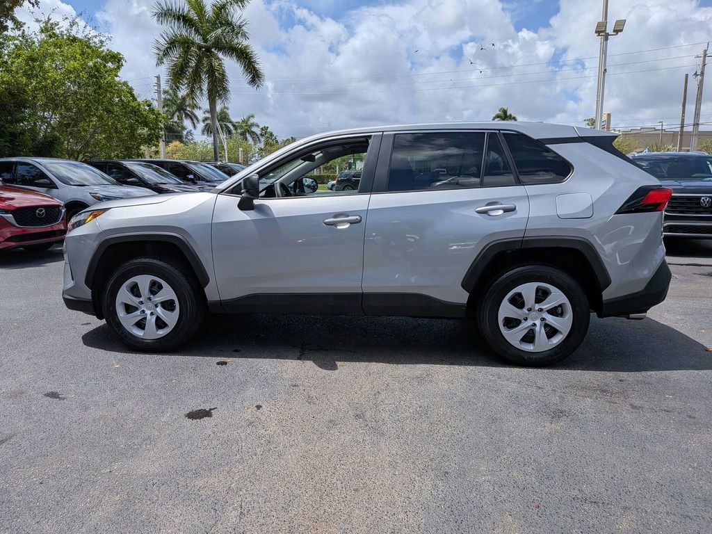 Used 2025 Toyota RAV4 LE image 9