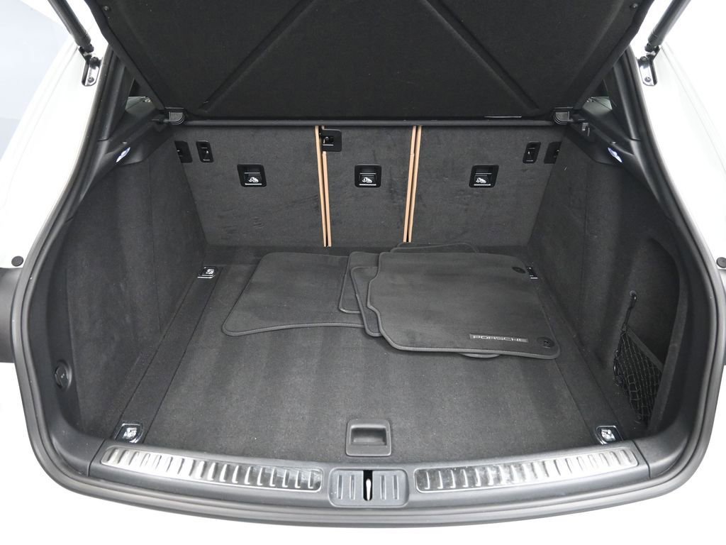 Certified 2023 Porsche Macan AWD/4WD image 26