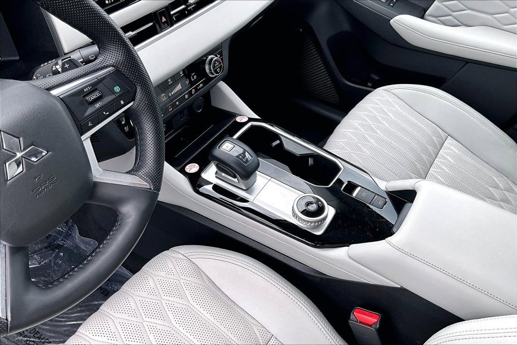 Used 2025 Mitsubishi Outlander SEL FWD image 18