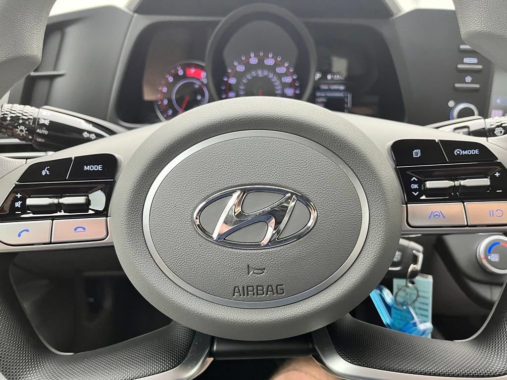 Used 2023 Hyundai Elantra SE FWD image 21