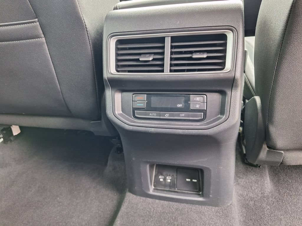 Used 2025 Volkswagen Atlas SE FWD image 35