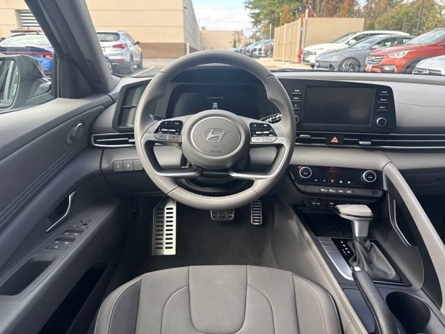 Certified 2025 Hyundai Elantra Sport image 13