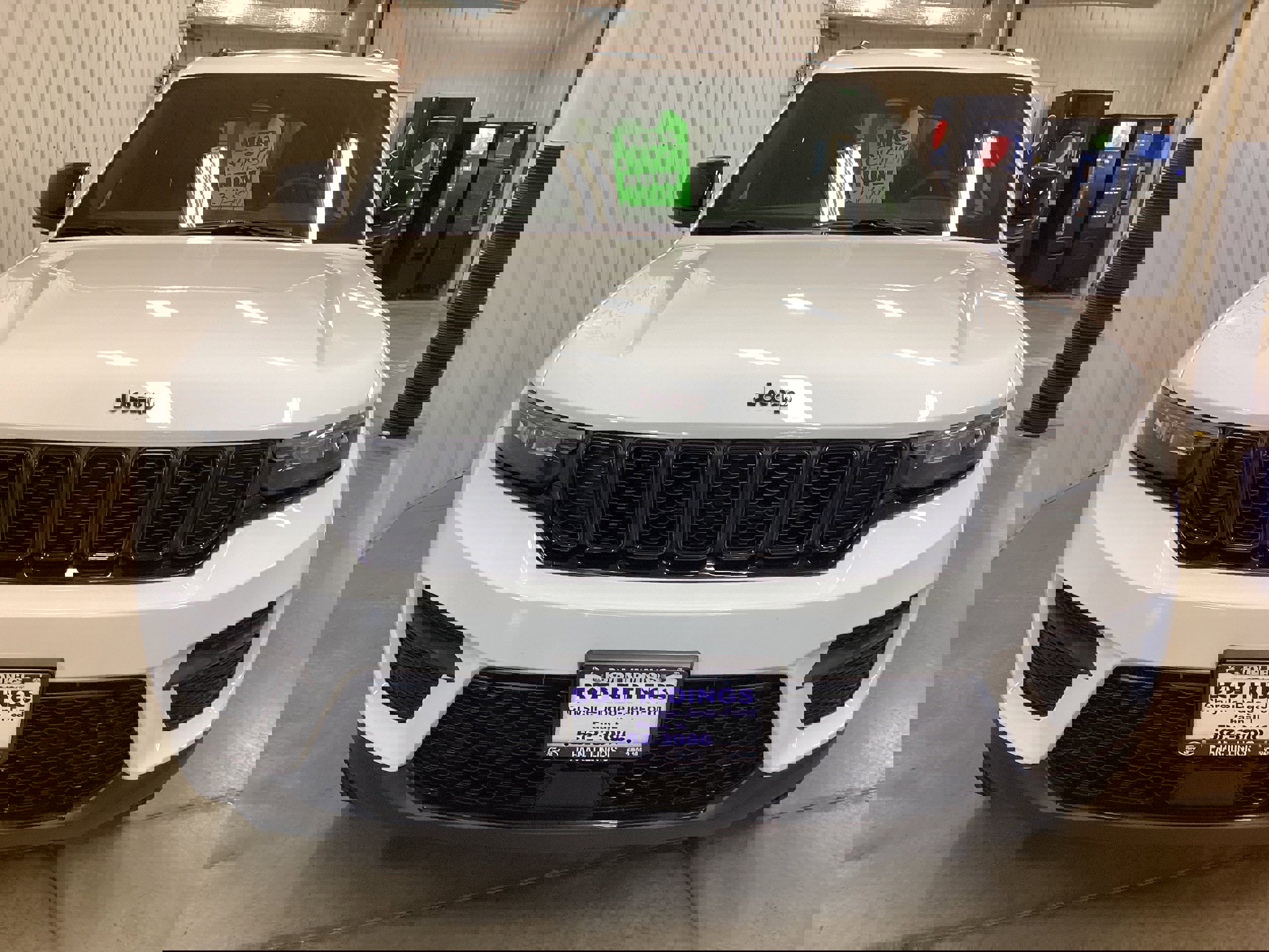 Used 2024 Jeep Grand Cherokee Altitude image 9