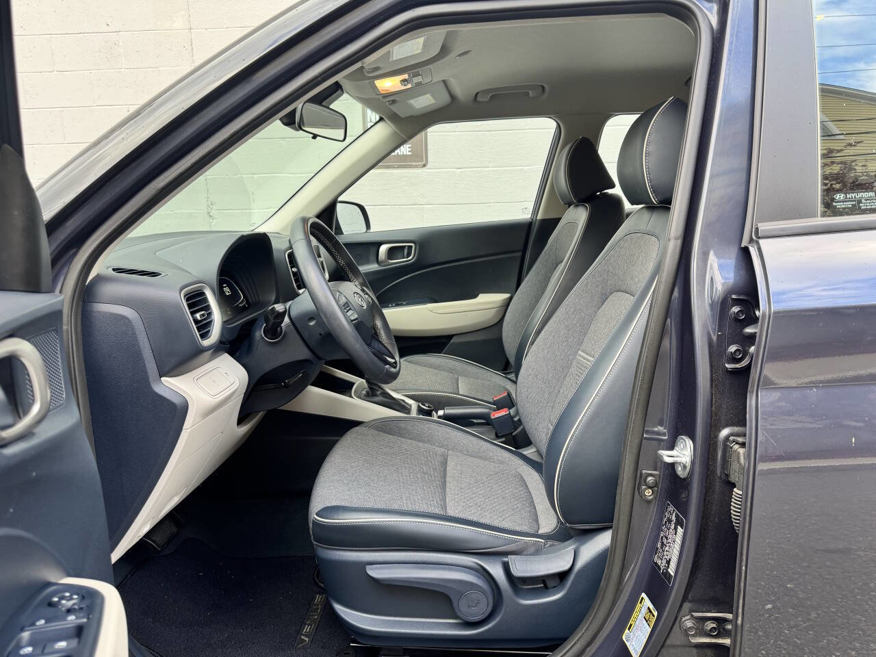 Used 2023 Hyundai Venue Limited w/ Cargo Package image 13