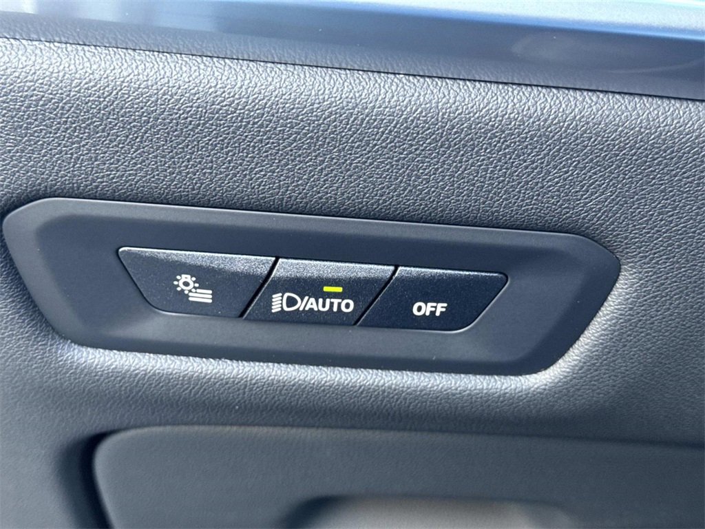 Used 2025 BMW X5 xDrive40i w/ Parking Assistance Package image 29