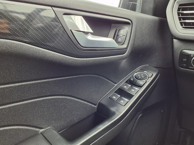 Used 2025 Ford Escape ST-Line Select AWD/4WD image 18