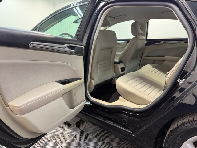 Used 2019 Ford Fusion SE FWD image 29