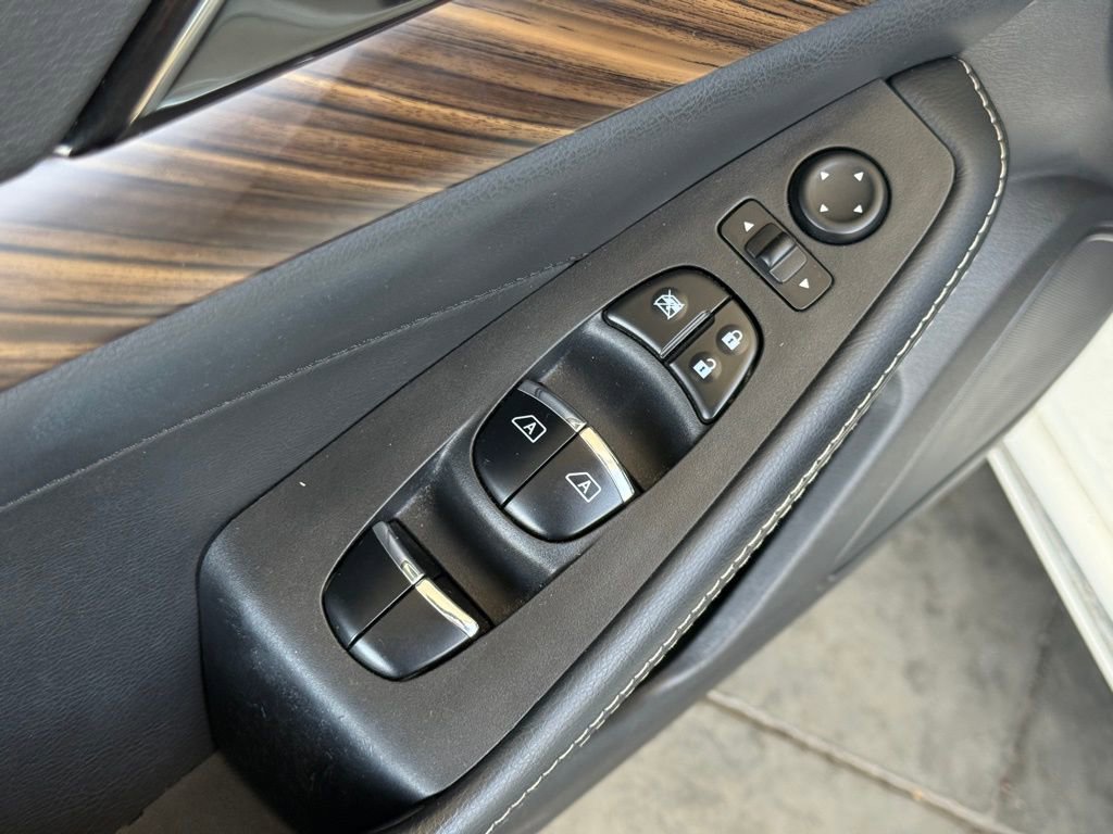 Used 2017 Nissan Maxima Platinum image 9