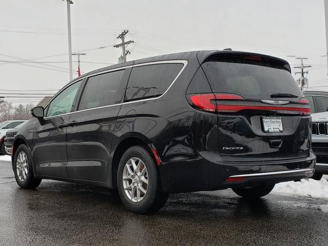 New 2026 Chrysler Pacifica Select image 3