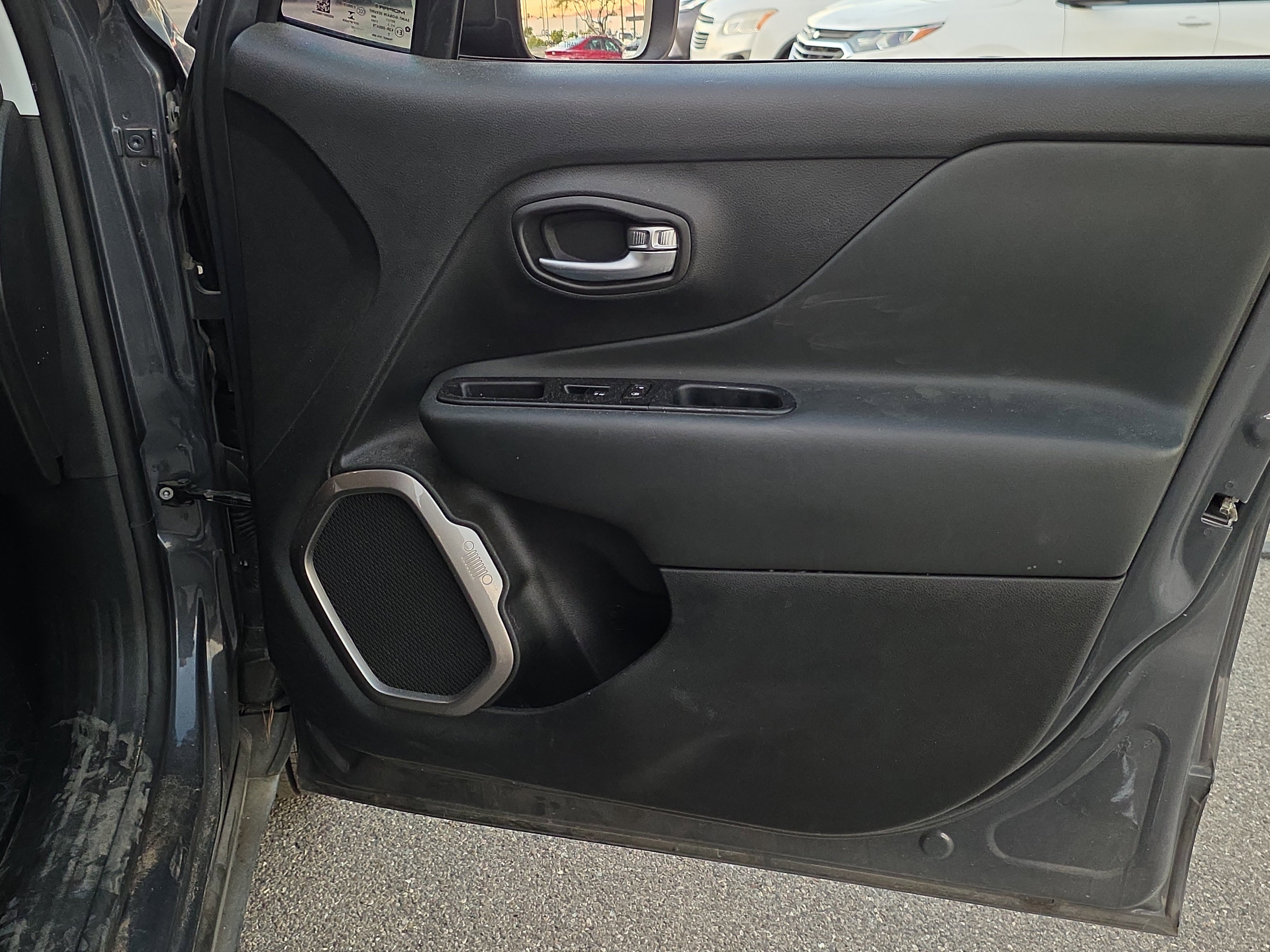 Used 2022 Jeep Renegade Latitude image 27