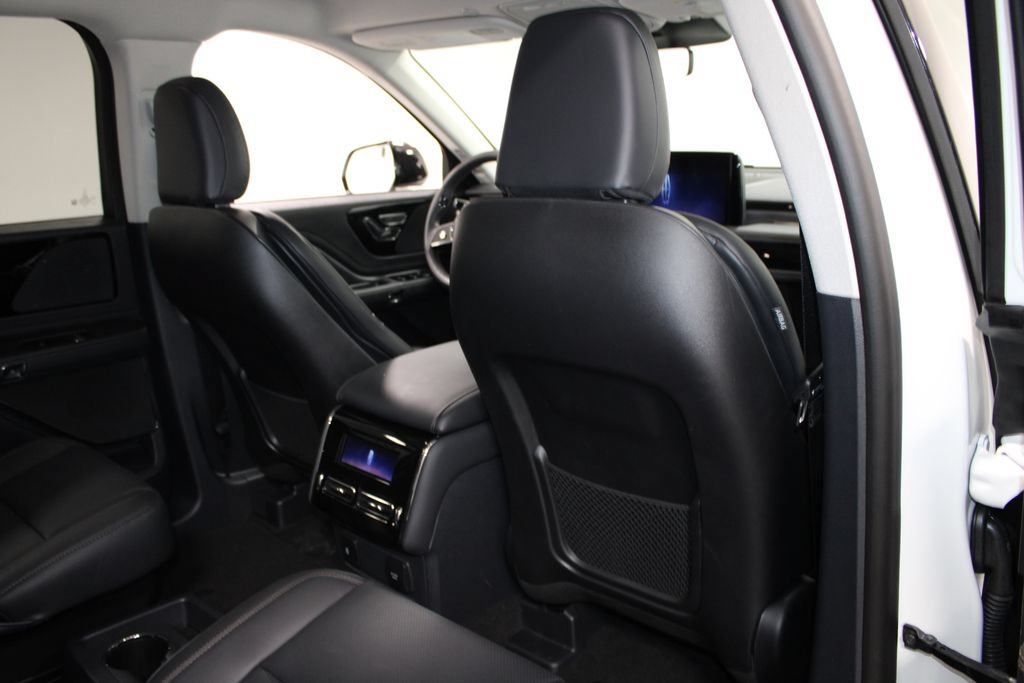 New 2026 Lincoln Aviator 2WD w/ Jet Appearance Package image 31