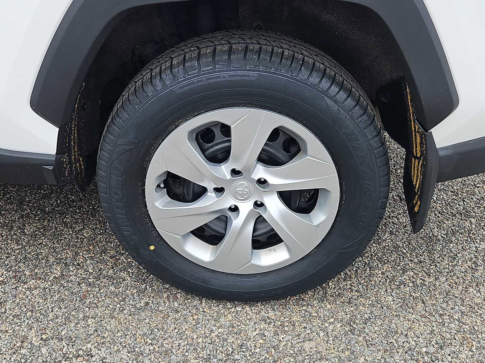 Used 2019 Toyota RAV4 LE w/ Carpet Mat Package AWD/4WD image 8