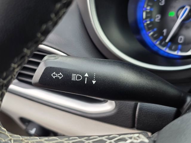 Used 2024 Chrysler Pacifica Touring-L image 39