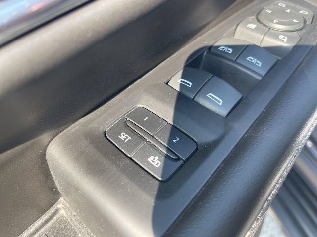 Used 2023 GMC Yukon SLT w/ SLT Premium Package AWD/4WD image 17